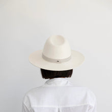 Load image into Gallery viewer, Isla Fedora