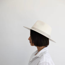 Load image into Gallery viewer, Isla Fedora