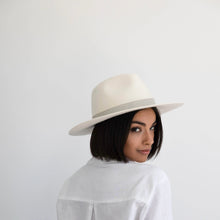 Load image into Gallery viewer, Isla Fedora
